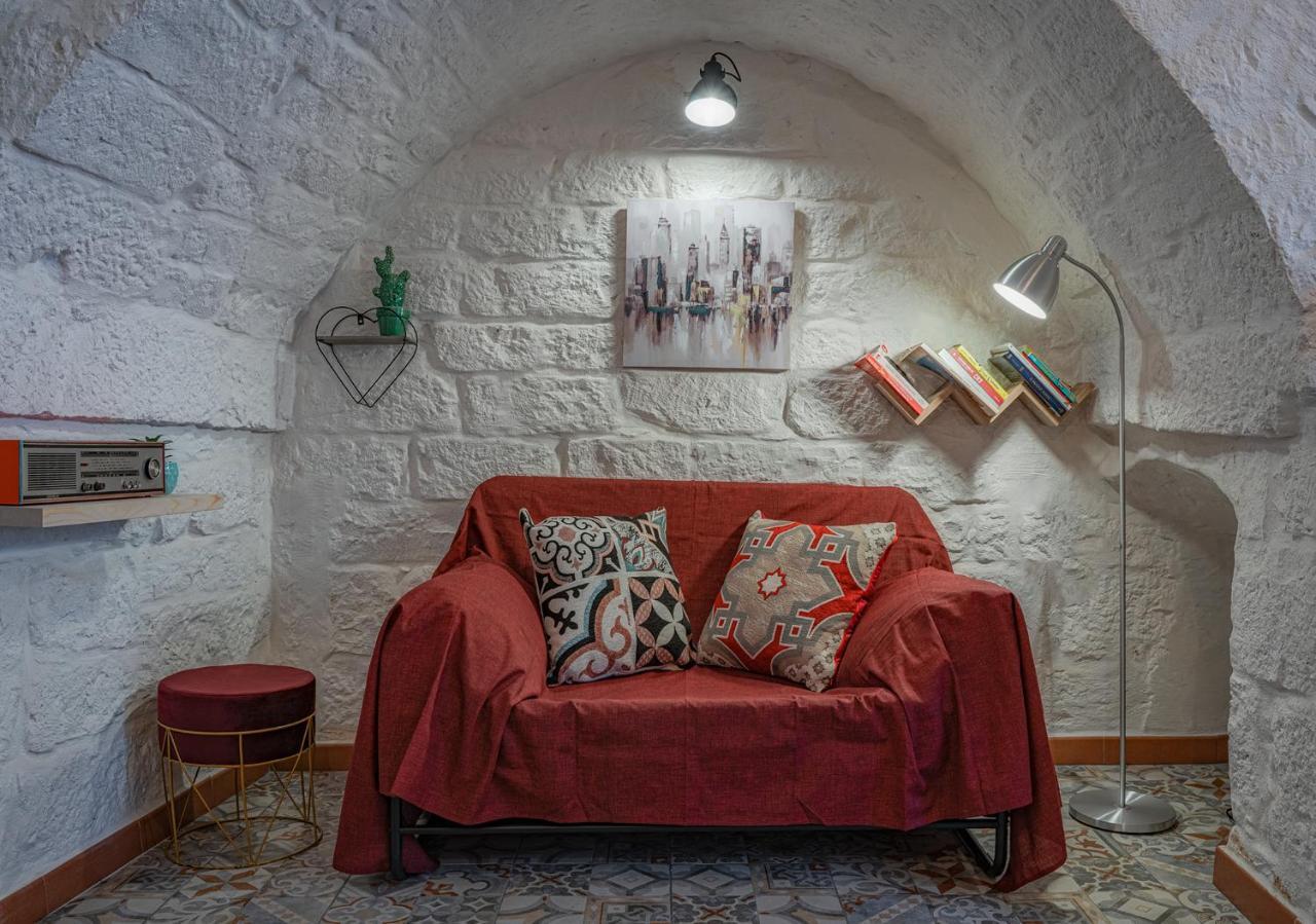 Casa Vacanze “House On The Left” Ceglie Messapica Exteriör bild