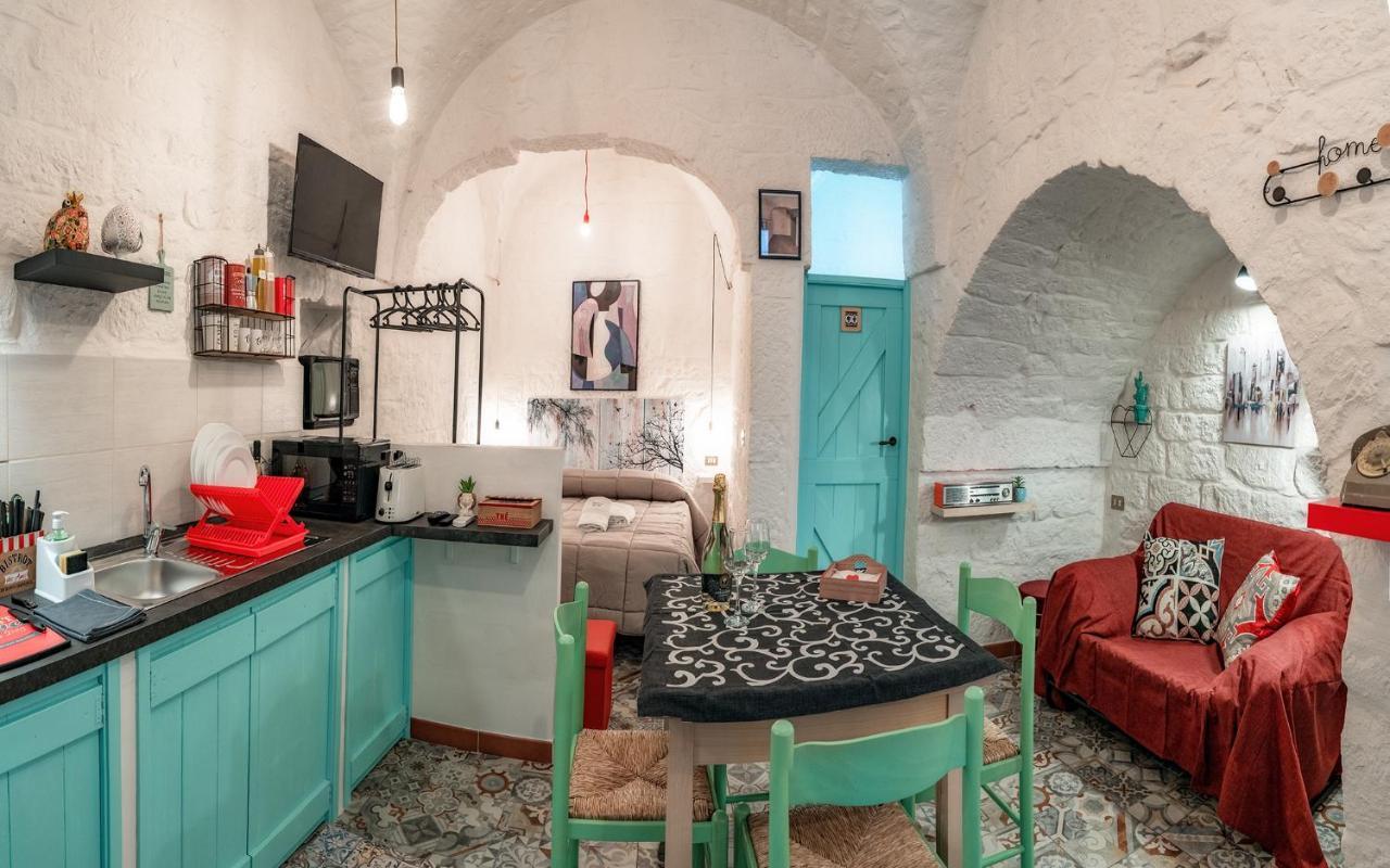 Casa Vacanze “House On The Left” Ceglie Messapica Exteriör bild