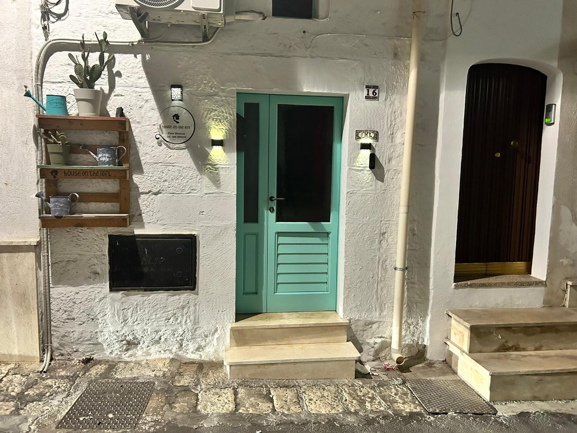 Casa Vacanze “House On The Left” Ceglie Messapica Exteriör bild